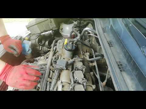 Видео: Замена свечей зажигания Шкода Рапид 1.6 16V (Skoda Rapid) или Volkswagen Polo 1.6 16V