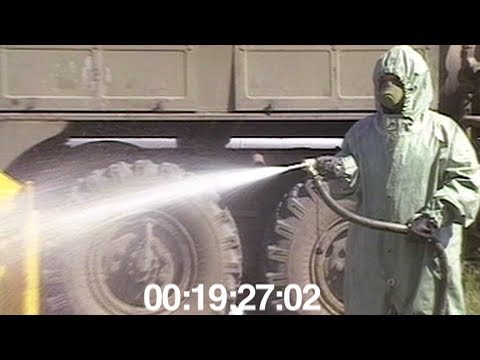 Видео: Робот трактор.  Дезактивация Т 250, Komatsu. Ночная смена. Чернобыль 1986 г.