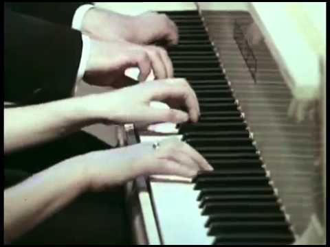 Видео: Поет Павел Лисициан