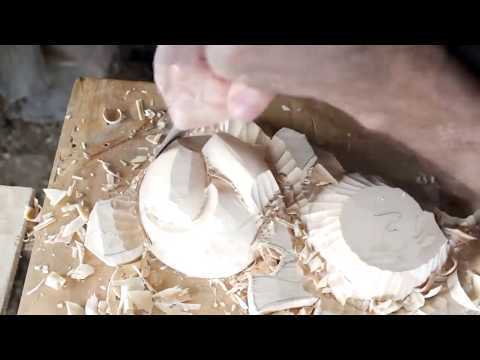 Видео: Фигурная резьба по дереву в стиле «барокко»