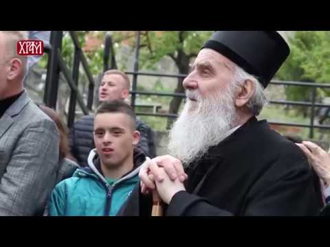 Видео: Деца из Ораховца певају Патријарху  "Ораховцу башто рајска"