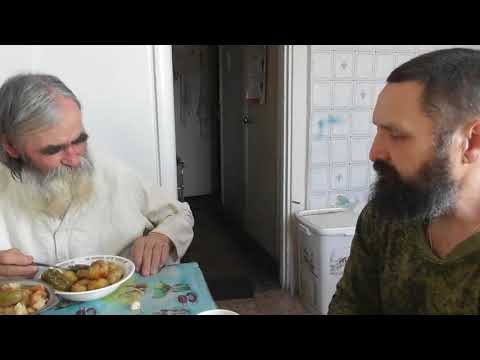 Видео: №3. Отогревшийся Василий отмылся и за столом расслабился и заговорил. 22.01.2018.