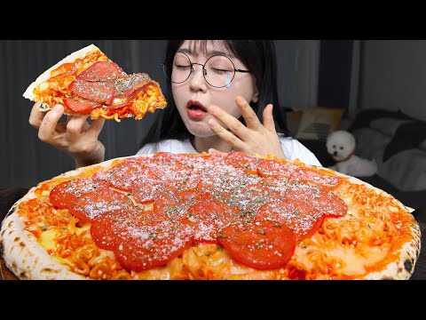 Видео: ПИЦЦА ПЕППЕРОНИ С ОСТРАЯ ЛАПША🍕MUKBANG ASMR