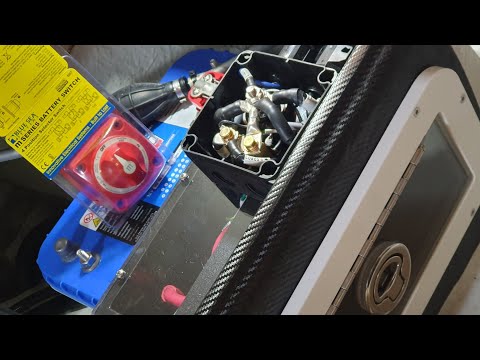 Видео: Основная коробка с батарейными выключателями в катере. Эпизод 7 "Электрика в лодке".