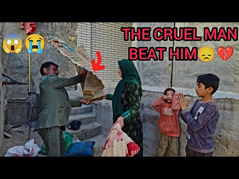 Видео: Безжалостный мужчина выгнал бездомную мать после того, как она отказалась от его предложения