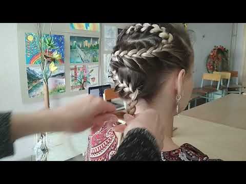 Видео: Мастер-класс по плетению «французской косы - змейки»