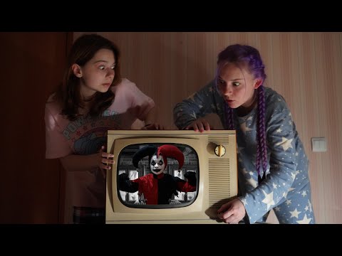 Видео: ДОИГРАЛАСЬ С ДЕМОНОМ ШУТОМ! Мы притащили СТАРИННЫЙ ТЕЛЕК домой *и это было ошибкой*