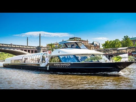 Видео: Прогулка по Влтаве на кораблике Bohemian Rhapsody