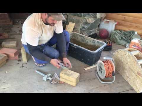 Видео: Как клеить шамотный кирпич