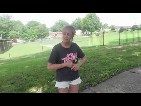 Видео: Уличное интервью, Лиза: «Сегодня я пошла назад»