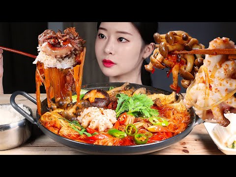 Видео: MUKBANG * Горячий горшок с острым бульгоги 🔥 Осьминог & Грибы ASMR Eating Show