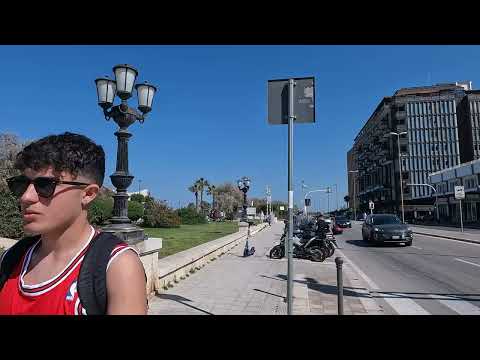 Видео: 4К 🏖️БАРИ 🇮🇹 Плаж през Април, Улични Забавления /BARI, Beach in April, Street Fun
