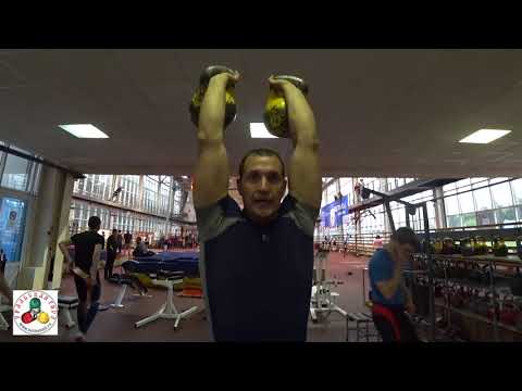 Видео: Как правильно дышать поднимая гири. Мастер класс от Ивана Денисова