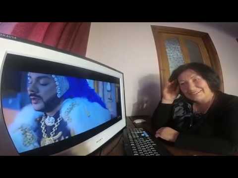 Видео: РЕАКЦИЯ МАМЫ НА Егор Крид feat. Филипп Киркоров - Цвет настроения черный (премьера клипа, 2018)