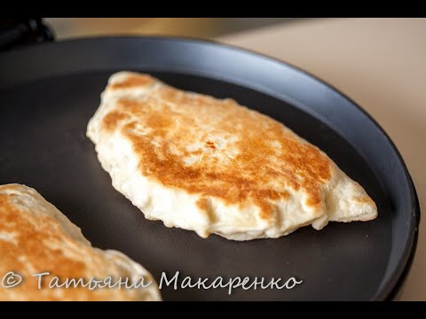 Видео: Быстрые завтраки. Лепешки-лапти из слоеного теста. (Tristar)