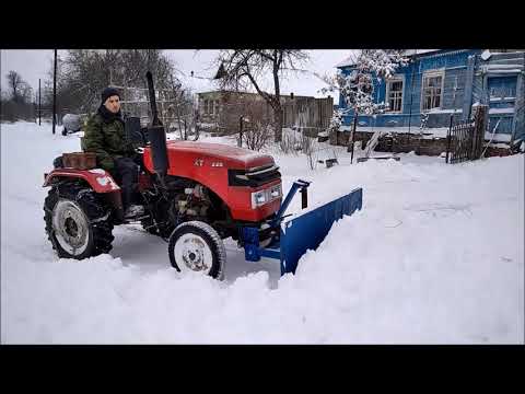Видео: Испытание самодельного отвала с минитрактором синтай 220, расчистка снега