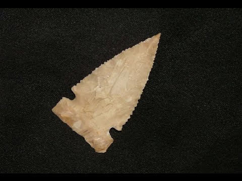 Видео: Изготовление каменных наконечников стрел для охоты на крупную дичь (HD)