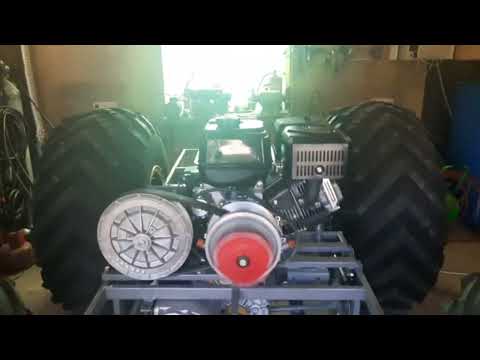 Видео: Среднемоторный вездеход. Первый запуск, первые метры.