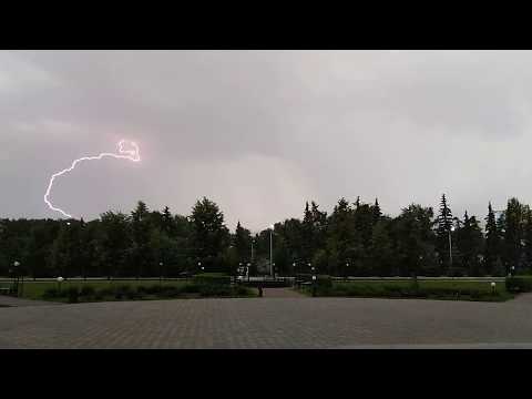 Видео: Очень сильная гроза в Перми вечером 15 июля 2019 г.