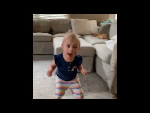 Видео: #107 Динамическая ходьба Баланс деятельности: Упражнения для ребенка с низким мышечным тоном