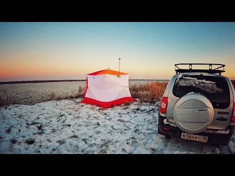 Видео: Пока рыбачил на донки, р. Кама начала ночью замерзать...