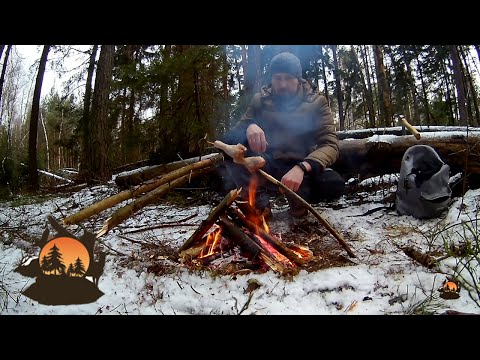 Видео: Дикая кухня. Один в лесу. Жарим курицу на костре