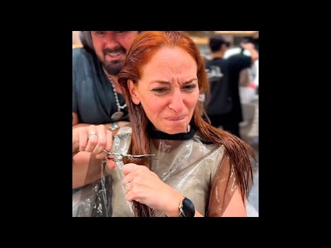 Видео: Зеркало заставило ее плакать. А потом простая стрижка изменила все.