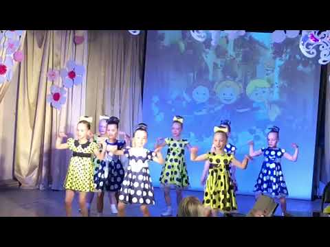 Видео: Танец детей "Замечательный сосед"