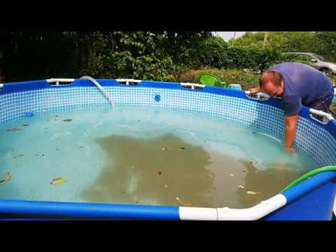 Видео: Как почистить бассейн не сливая воду. Сколько перекиси лить в бассейн.