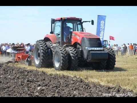 Видео: Показ работы техники в поле. Выставка Золотая Нива-2013