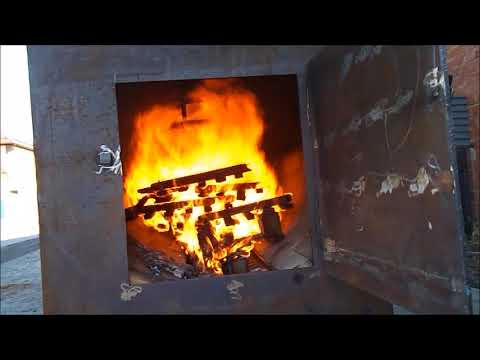 Видео: Мусоросжигательная печь 2м3.