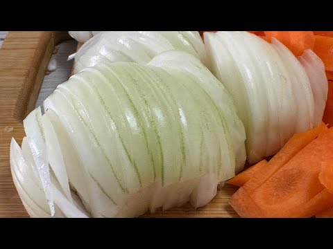 Видео: 90х годах ЭТО готовили на ПРАЗДНИЧНЫЙ стол! НЕВОЗМОЖНО оторваться от ТЕСТА с луком и МЯСО  не НАДО!