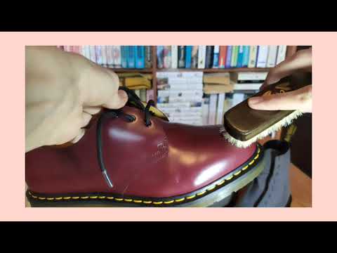 Видео: Уход за ботинками Dr. Martens (и за полированной кожей) Care for Dr. Martens boots