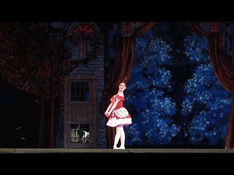 Видео: "Cipollino". Kremlin ballet. "Чиполлино". Кремлевский балет. Редисочка - Александра Криса.