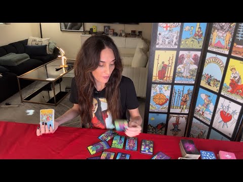Видео: КОЗЕРОГ Обожаю гадать на картах Таро. Что чувствует ваш человек, что дальше?