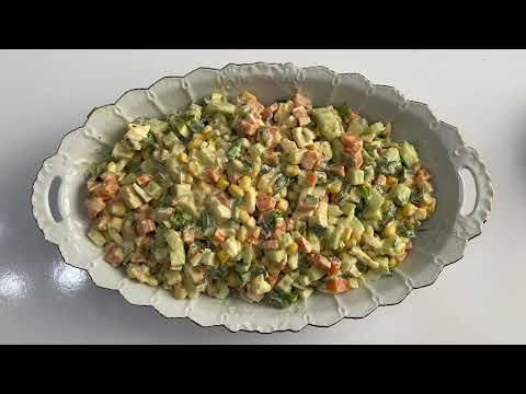 Видео: Салат с кукурузой и копчёным сыром. Corn & Smoked Cheese Salad.