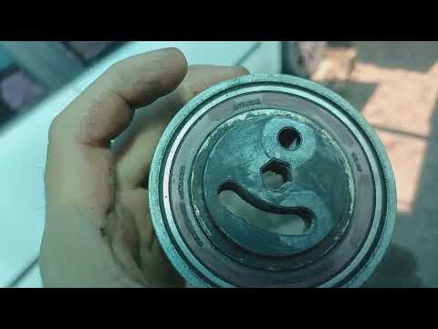 Видео: Замена натяжного ролика сузуки джимни М13А