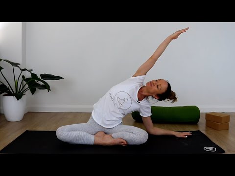 Видео: Йога для балансировки гормонов // Все уровни // 20 минут