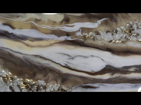 Видео: Эпоксидная смола. Рисуем картину с использованием стеклянной крошки и кварца.