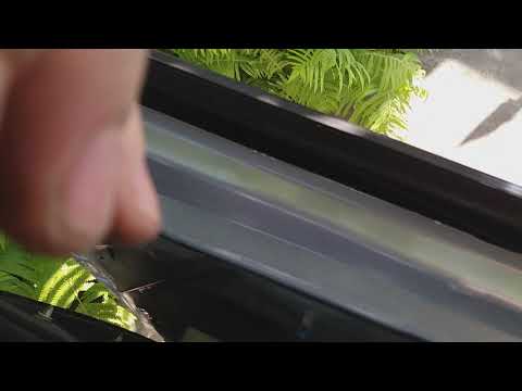 Видео: Разобрать переднюю дверь и как достать стекло НИССАН ТИИДА(NISSAN TIIDA)2012г.в.хэтчбек