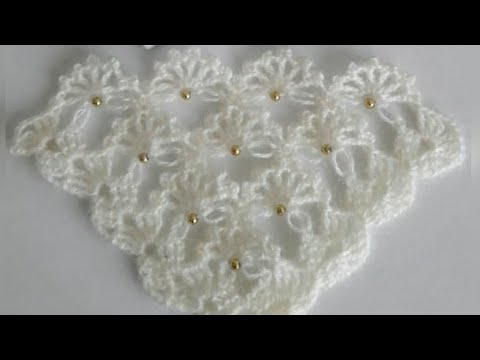 Видео: Оригинальная треугольная шаль, связанная крючком с объемным узором.