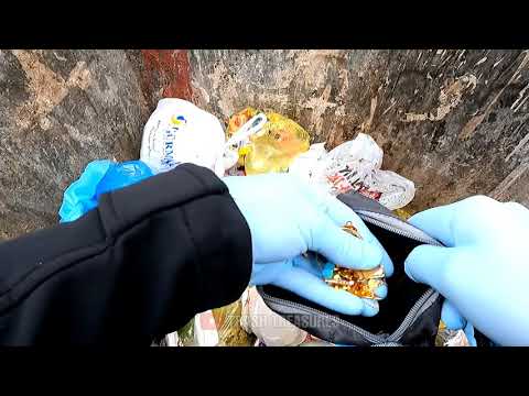 Видео: Мусорные сокровища ||  Золото найдено в мусоре у богатых