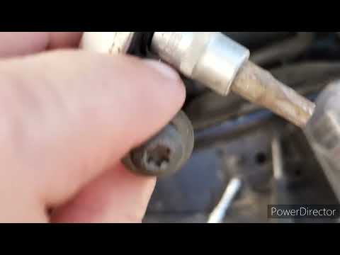 Видео: Opel Zafira B меняем лампочку ксенон на передней правой фаре.