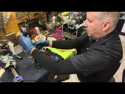 Видео: «Совершенство двухтактного двигателя: установка поршней, которые превзойдут любой четырёхтактный 💨»