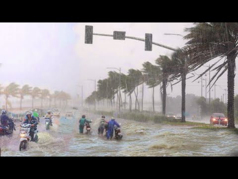 Видео: ОЧЕНЬ НАПРЯЖЕННАЯ ПЛОХАЯ ПОГОДА И СИЛЬНЫЕ ЛИВНИ В ИНДОНЕЗИИ,