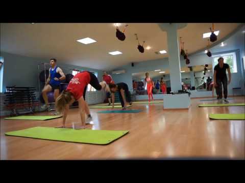 Видео: Табата 8/30. Без оборудования. Тренировка на все группы мышц (особенно пресс)