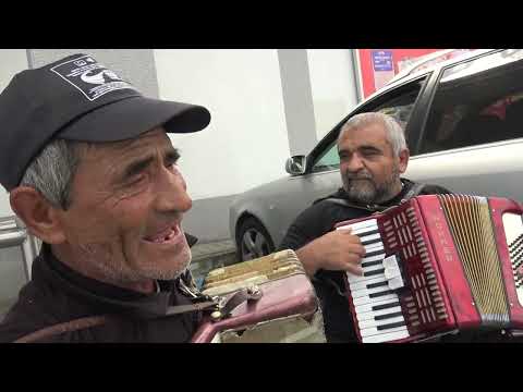 Видео: "Стар свекър Янка думаше" е "Добро ле мари хубава"
