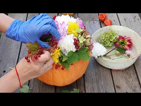 Видео: Цветочная композиция в тыкве. Flowers in a pumpkin. Ваза из тыквы. Букет в тыкве. Diy