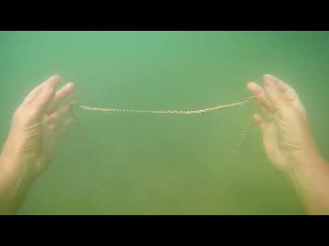 Видео: Я когда это нашел чуть не захлебнулся! Пляжный подводный поиск с металлоискателем окупил прибор!