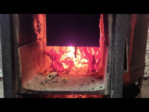 Видео: Самодельная ракетная печь для отопления  rocket stove for heating